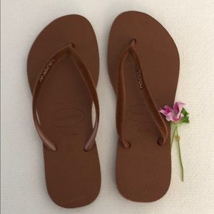 HAVAIANAS Slim Velvet Flip-Flops. Women’s 9/10